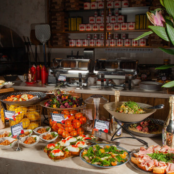 Новогодние бранчи в Mama Roma!